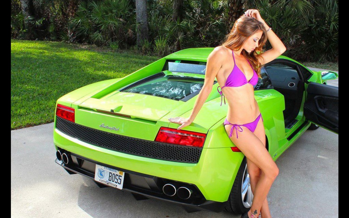 Bikinis Girls with Cars.